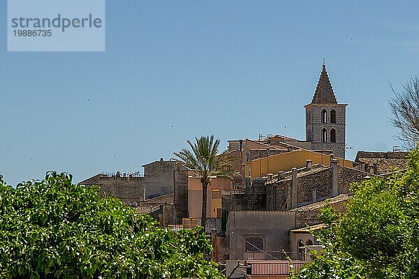Kirche des Dorfes Campanet im Norden von Mallorca