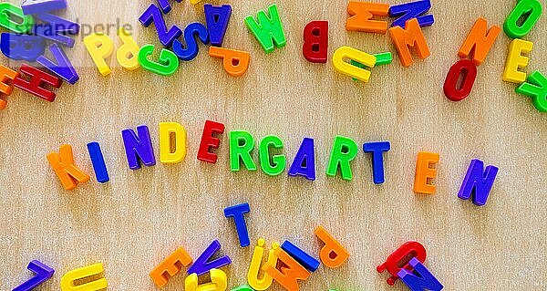 Bunte Buchstaben mit dem Wort ?Kindergarten?