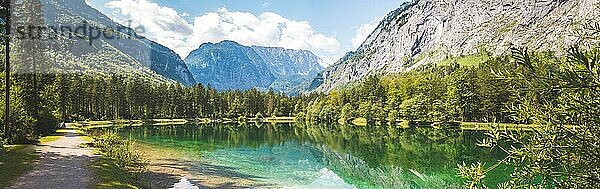 Bergsee mit Bergsilhouette im Hintergrund  Bluntautal  Sommerzeit