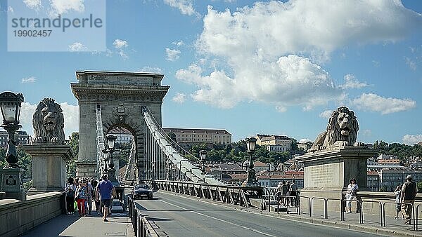 Budapest  Ungarn  21. September: Blick über die Kettenbrücke in Budapest am 21. September 2014. Nicht identifizierte Personen  Europa