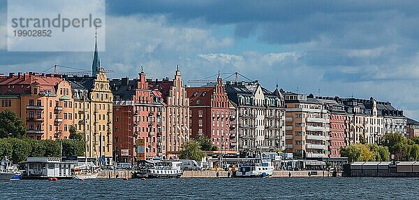 Ein Bild der Gebäude  die die Promenade Norr Mälarstrand in Stockholm überragen