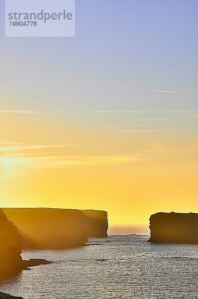 Der Kilkee Cliff Walk ist eine landschaftlich reizvolle  2 bis 3 Stunden dauernde (8 km)  mittelschwere Rundwanderung entlang der Kilkee Cliffs  die am Diamond Rocks Café  Pollock Holes Parkplatz  beginnt