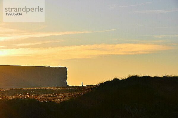 Der Kilkee Cliff Walk ist eine landschaftlich reizvolle  2 bis 3 Stunden dauernde (8 km)  mittelschwere Rundwanderung entlang der Kilkee Cliffs  die am Diamond Rocks Café  Pollock Holes Parkplatz  beginnt