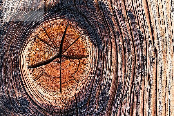 Nahaufnahme von altem  rustikalem Holz  Astloch