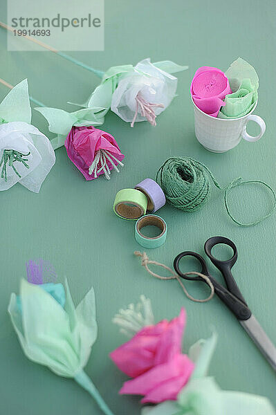 DIY dekorative Papierblumen für Ostern