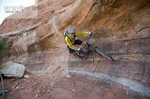 Mann beim Mountainbiken  Sedona  Arizona.