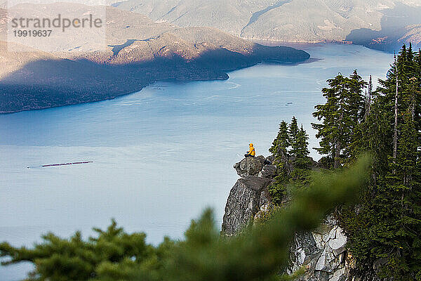 Sitzplatz mit Aussicht auf den Pazifischen Ozean  Vancouver B.C.