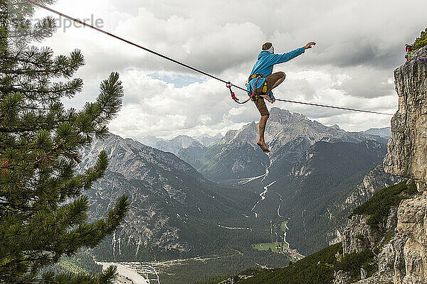 Highliner in den Dolomiten