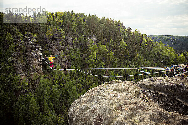 Highline im Sandstein