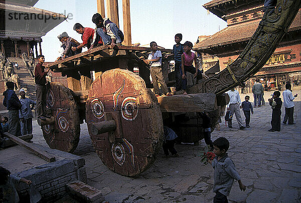 Ein großer Festwagen in Nepal.