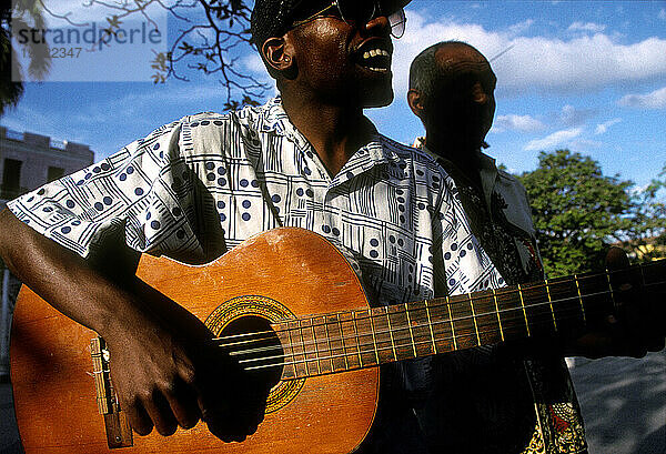 Musiker in einem Park in Camagüey  Kuba.