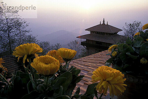 Sonnenaufgang über einem Dorf in Nepal.