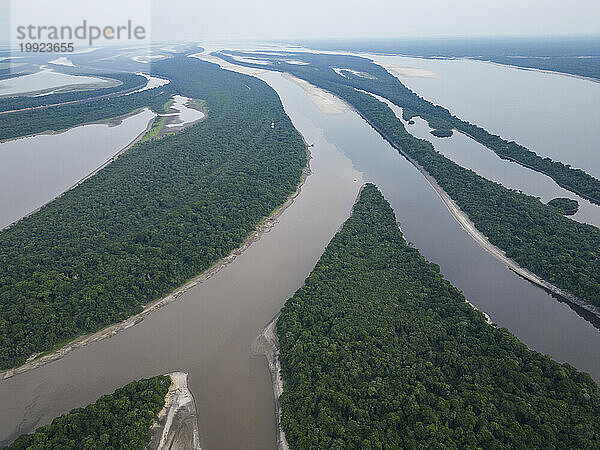 Wunderschöne Luftaufnahme des Negro River und des Anavilhanas-Archipels