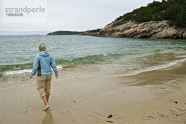 Ein Spaziergang am Strand im Acadia-Nationalpark