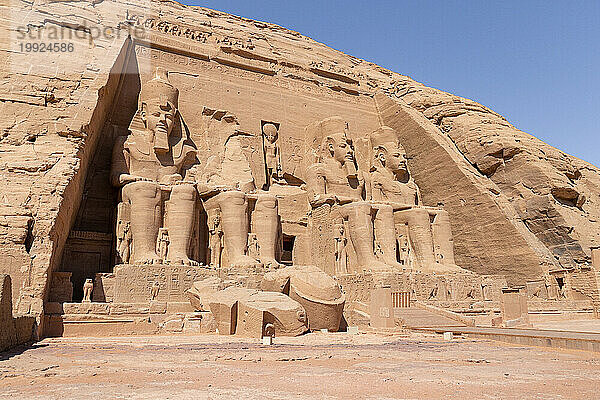 Der Große Tempel von Ramses II. in Abu Simbel ohne Menschen