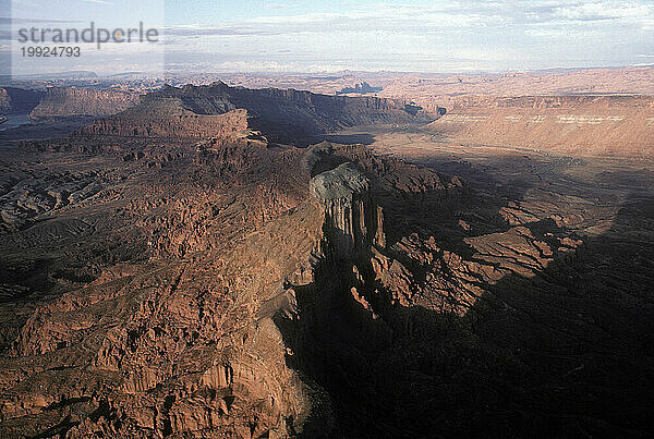 Blick auf das Canyon-Land vom Anticline Overlook in der Nähe von Moab  Utah.