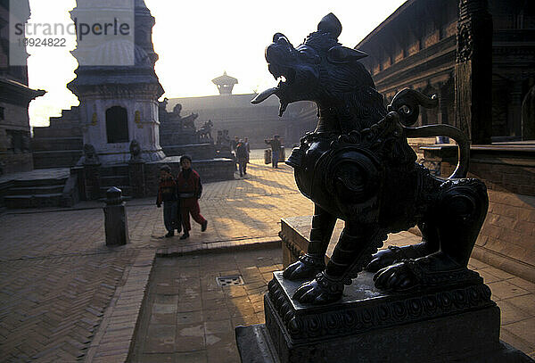 Eine alte Statue in Nepal.