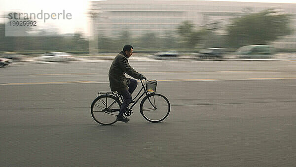Fahrradverkehr in Peking  China.Fahrradverkehr in Peking  China.