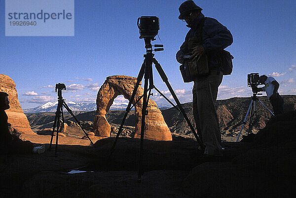 Fotografen im Delicate Arch  Arches Nationalpark  Utah.