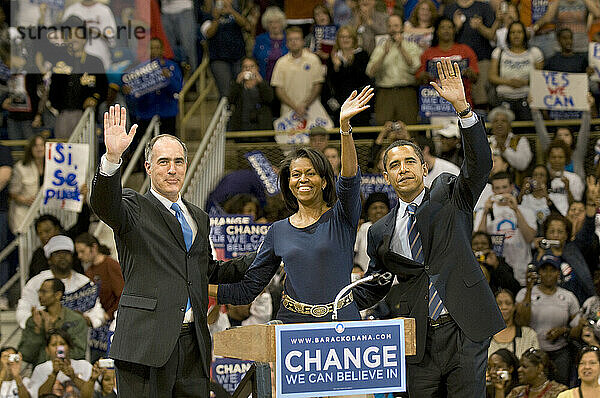 Barack Obama  seine Frau Michelle und Bob Casey an der Universität von Pittsburgh am Abend vor den Vorwahlen der PA.