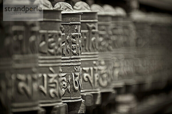 Buddhistische Gebetsmühlen im Swayambhunath-Tempel