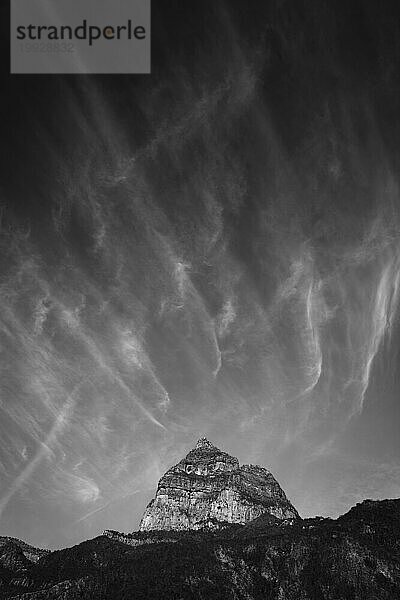 Wolken ziehen über einen Gipfel im mexikanischen Copper Canyon.