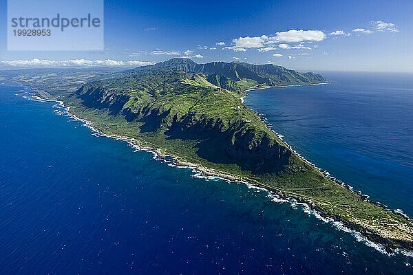 Eine Helikopterperspektive von Kaena Point an der Nordwestspitze von Oahu  Hawaii