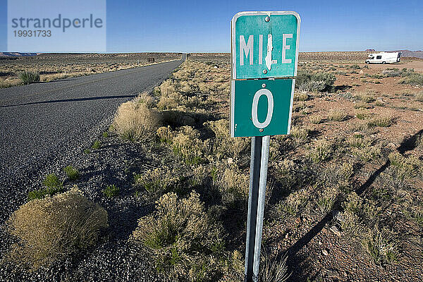 Einsamer Highway im Süden Utahs