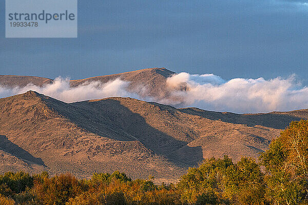 USA  Idaho  Bellevue  Wolken rollen im Herbst über die Ausläufer