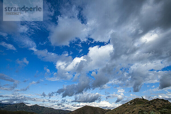 USA  Idaho  Hailey  Wolken und blauer Himmel vom Gipfel des Carbonate Mountain aus gesehen