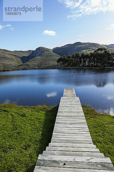 Südafrika  Pier und Teich im Stanford Valley