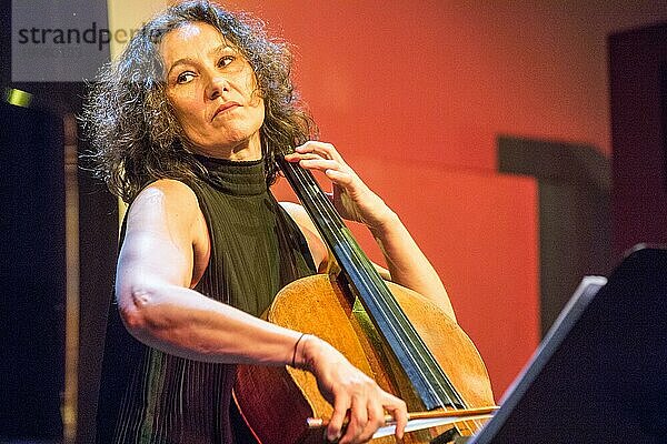 Deutschland  Baden-Württemberg  Gschwend  Bilderhaus  Joachim Kühn Trio. Cellistin Anja Val?i? Kroatien  Joachim Kühn (* 15. März 1944 in Leipzig) ist ein deutscher Jazz-Pianist  Europa