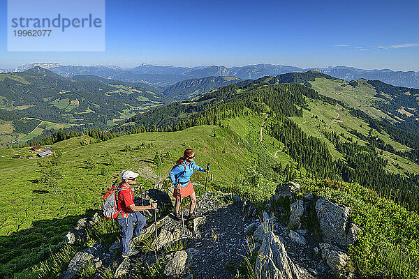 Austria  Tyrol  Wildschoenau  Man and woman hiking at Wildschonauer Hohenweg in summer