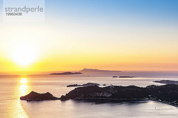 Griechenland  Ionische Inseln  Langzeitbelichtung des Sonnenuntergangs über dem Kap Akra Arilla