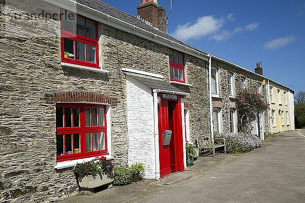 Attraktive Ferienhäuser im Dorf St Just in Roseland  Cornwall  England  UK