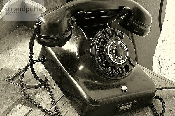 Ein altes Telefon im Technik-Museum in Magdeburg