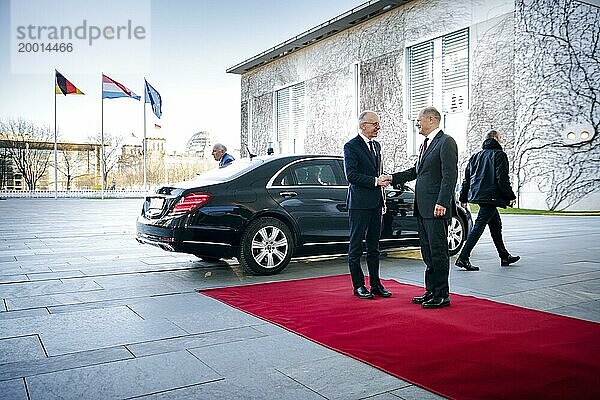 Bundeskanzler Olaf Scholz (SPD) begrüßt Luc Frieden  Premierminister des Großherzogtums Luxemburg im Bundeskanzleramt in Berlin  08.01.2024