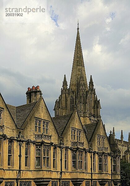 Turm der Kirche St. Mary the Virgin und Brasenose College  Oxford  England  UK