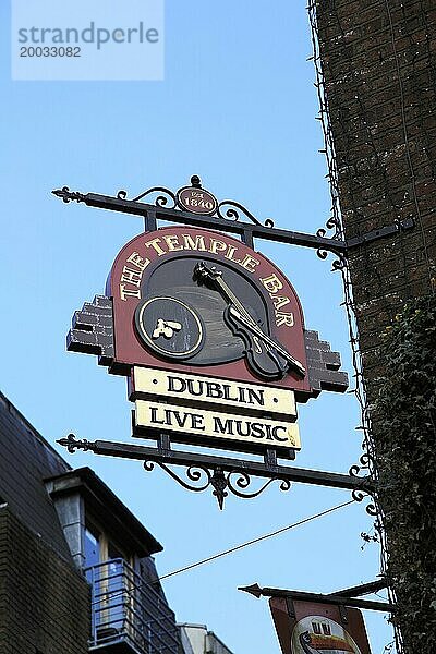 Schild für das traditionelle Pub The Temple Bar  Dublin  Irland  Irische Republik  Europa