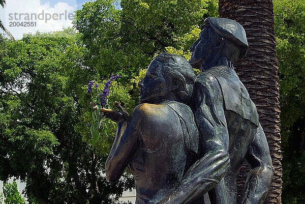 Makarska Bronzestatue  Makarska Bronzestatue 01