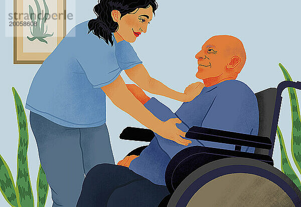 Fröhliche  freundliche Hauskrankenschwester  die einem älteren Mann im Rollstuhl hilft