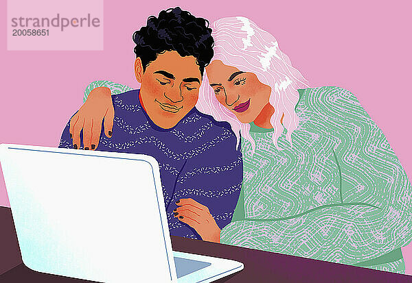 Glückliches  liebevolles Paar  das gemeinsam einen Laptop benutzt