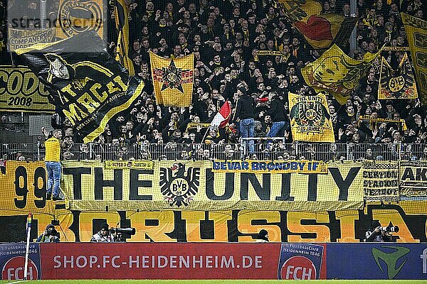 Fanblock  Fans  Fankurve  Flaggen  Fahnen  Stimmung  stimmungsvoll Borussia Dortmund BVB  Voith-Arena  Heidenheim  Baden-Württemberg  Deutschland  Europa