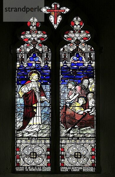 Jesus beruhigt den Sturm Glasfenster  Kirche St. Peter  Chillesford  Suffolk  England  UK