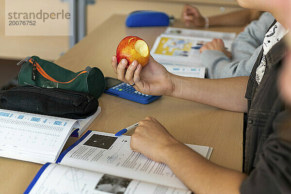 Student eating a healthy apple
