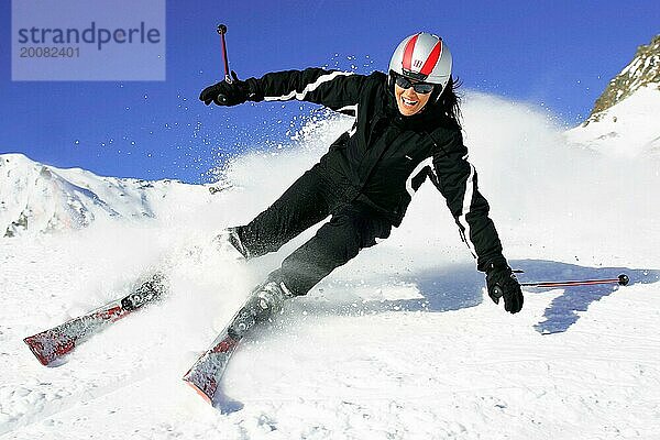 Skifahrerin in Aktion  Frau  35  40  Jahre