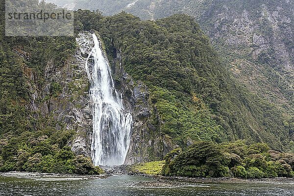 Bowen Falls  Milford Sound  Fiordland National Park  New Zealand