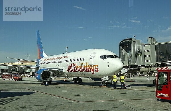 Boeing 737 8K5 Jet2Holidays Flugzeug am Flughafen Malaga  Spanien  Jet 2 Pauschalreisen Charterflugzeug  Europa