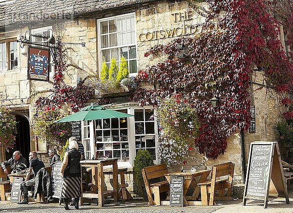 The Cotswolds Arms Pub in Burford  Oxfordshire  England  UK