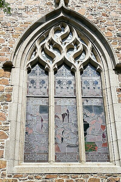 Historisches Kirchenfenster von außen
